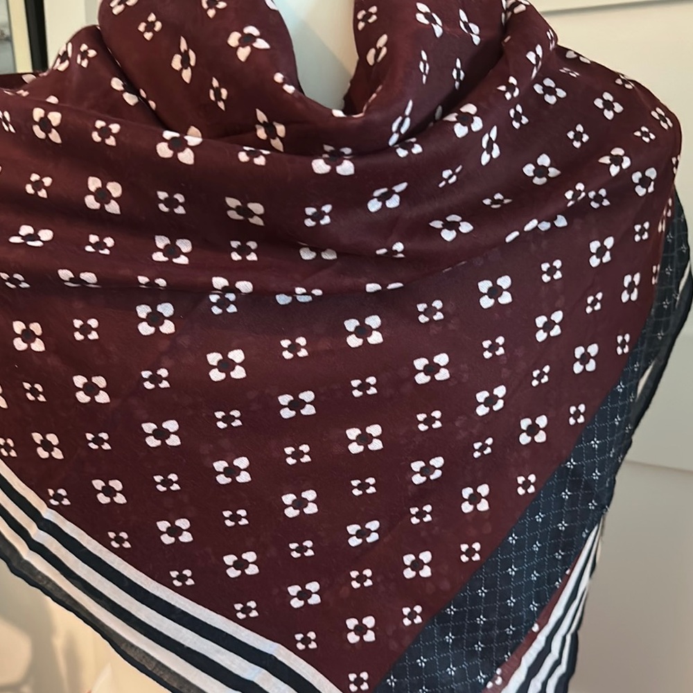 NWOT Abercrombie & Fitch Square Scarf Size ~40”